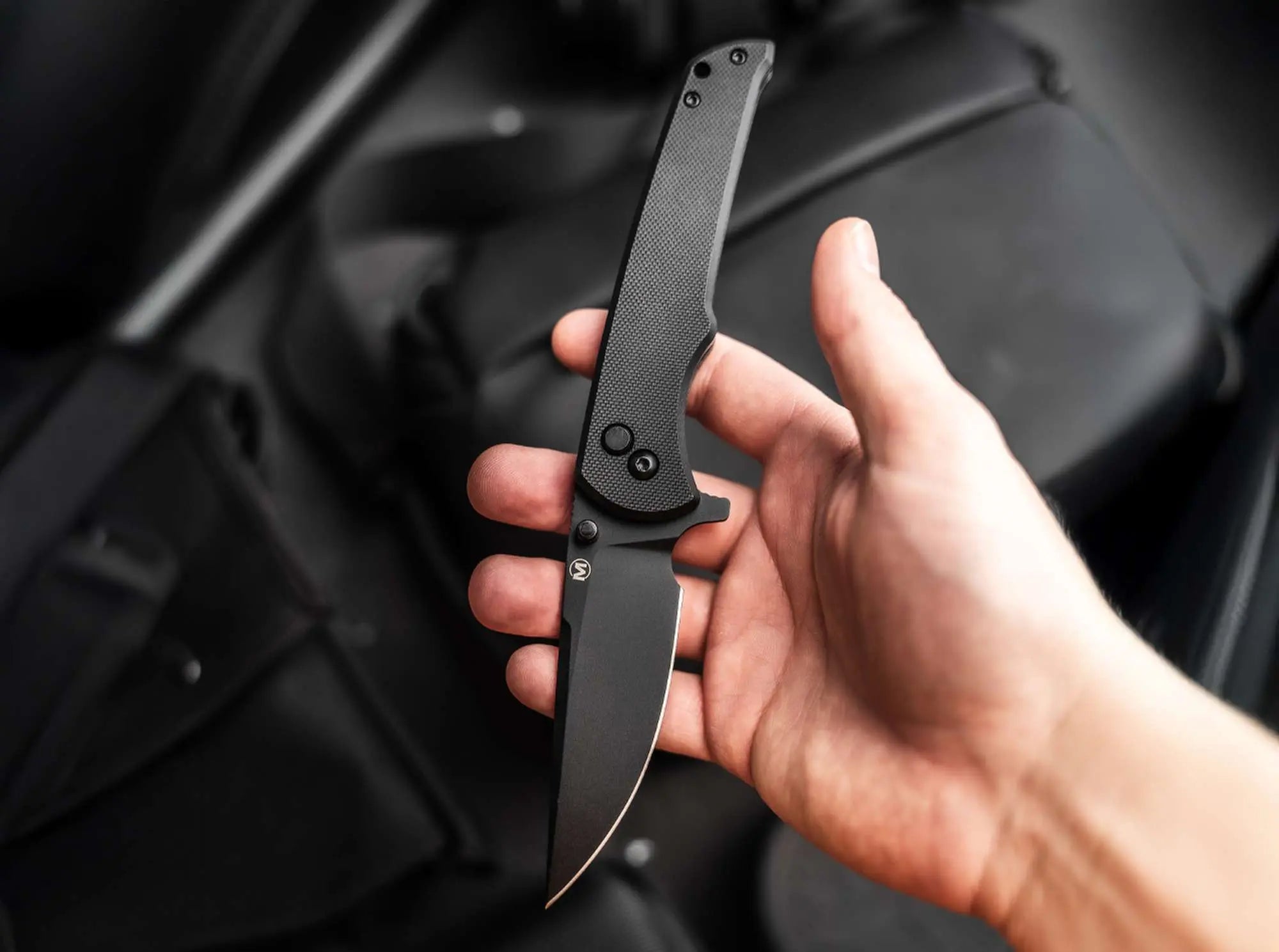 Böker Magnum Blackjay Taschenmesser – 440A Stahl, Button Lock, Flipper, G10 Griff – EDC-Messer in Schwarz Böker Magnum