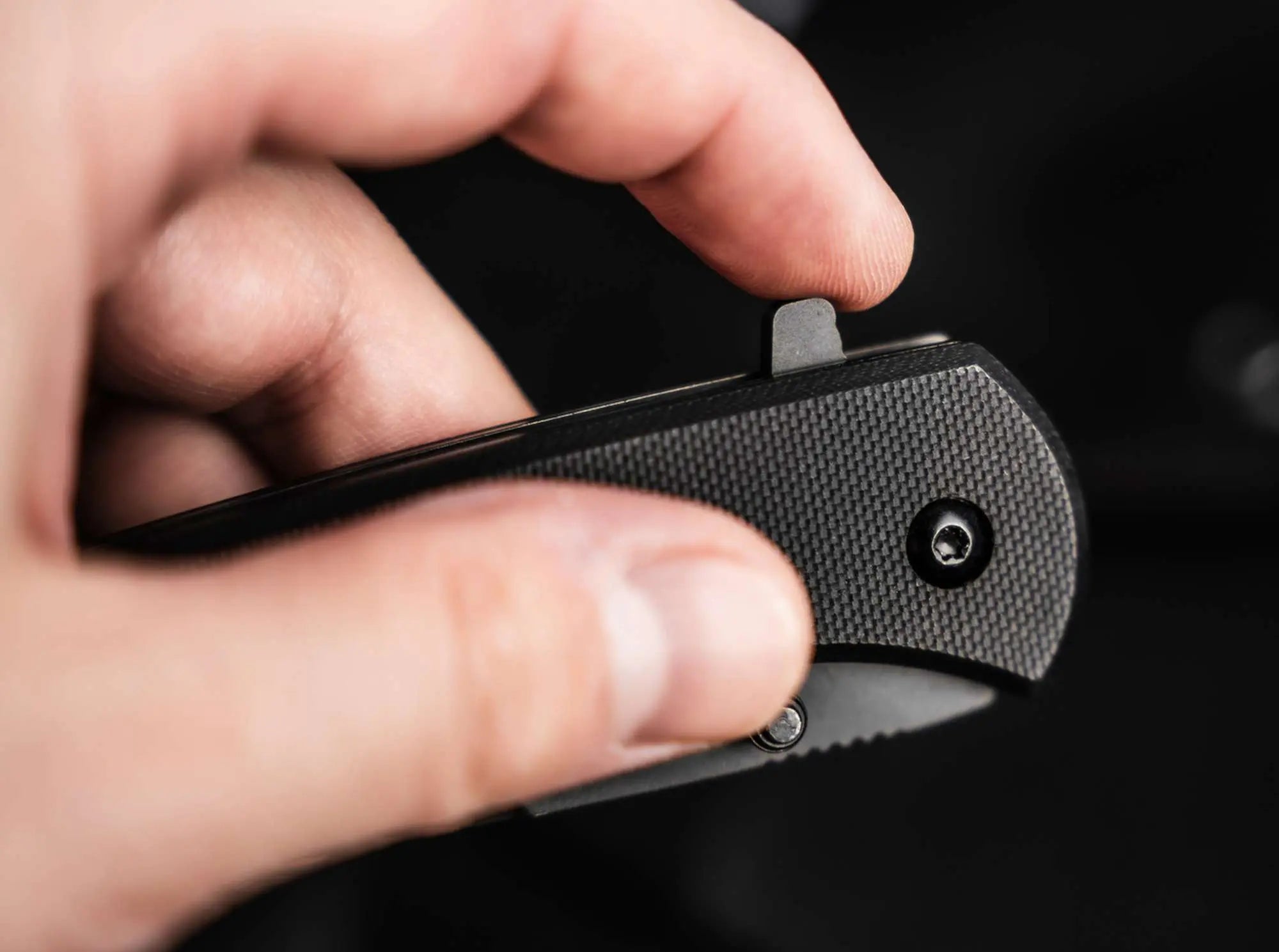 Böker Magnum Blackjay Taschenmesser – 440A Stahl, Button Lock, Flipper, G10 Griff – EDC-Messer in Schwarz Böker Magnum