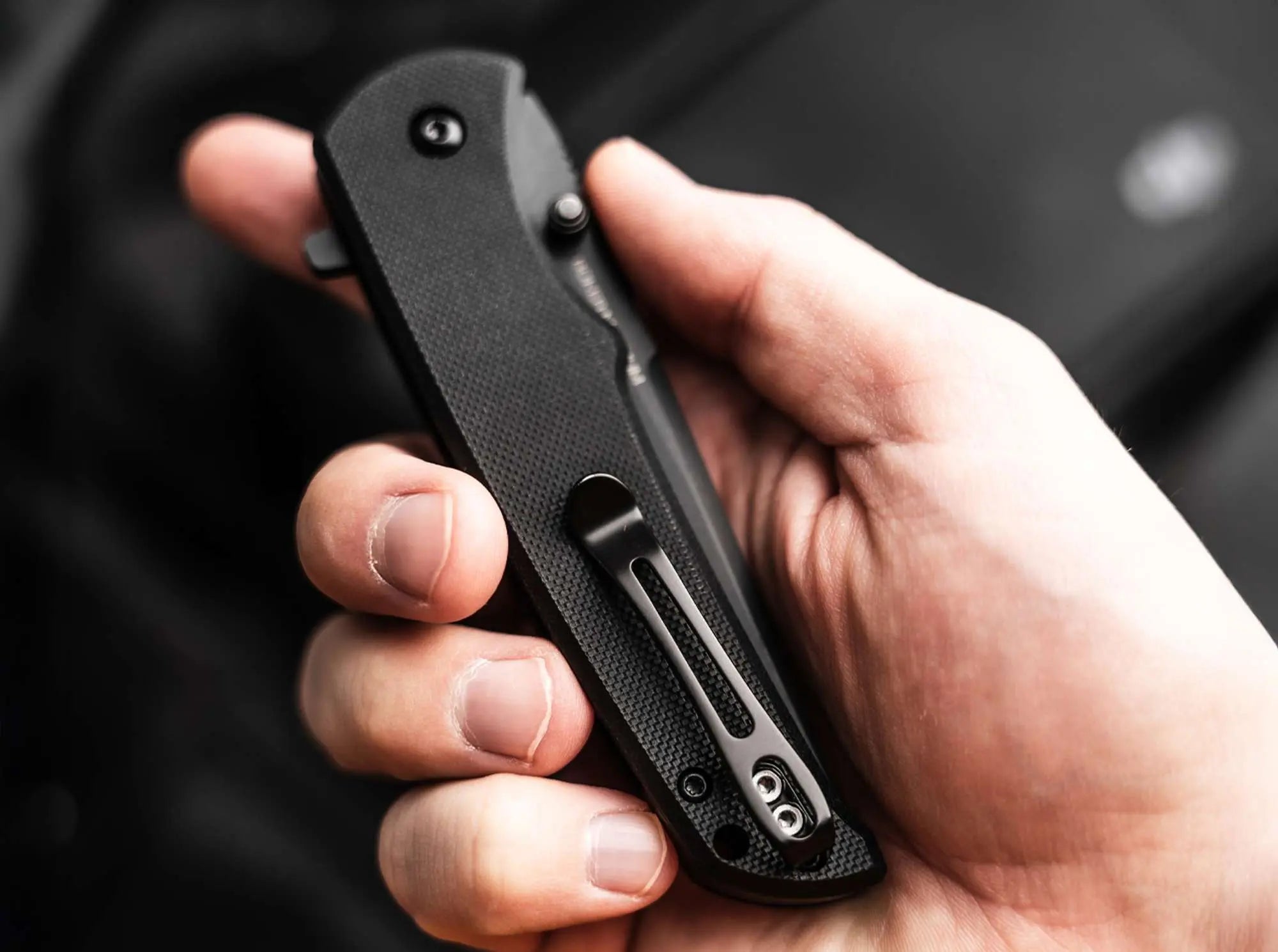 Böker Magnum Blackjay Taschenmesser – 440A Stahl, Button Lock, Flipper, G10 Griff – EDC-Messer in Schwarz Böker Magnum