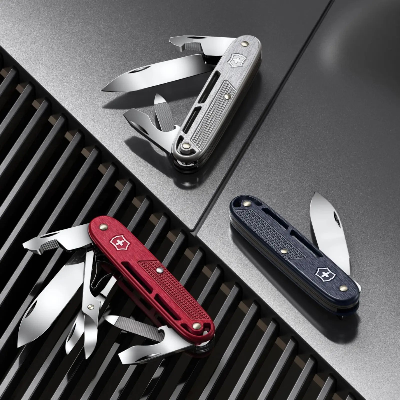 Victorinox Synergy X Alox 93mm – Rot, Silber oder Dunkelblau – 10 Funktionen Victorinox