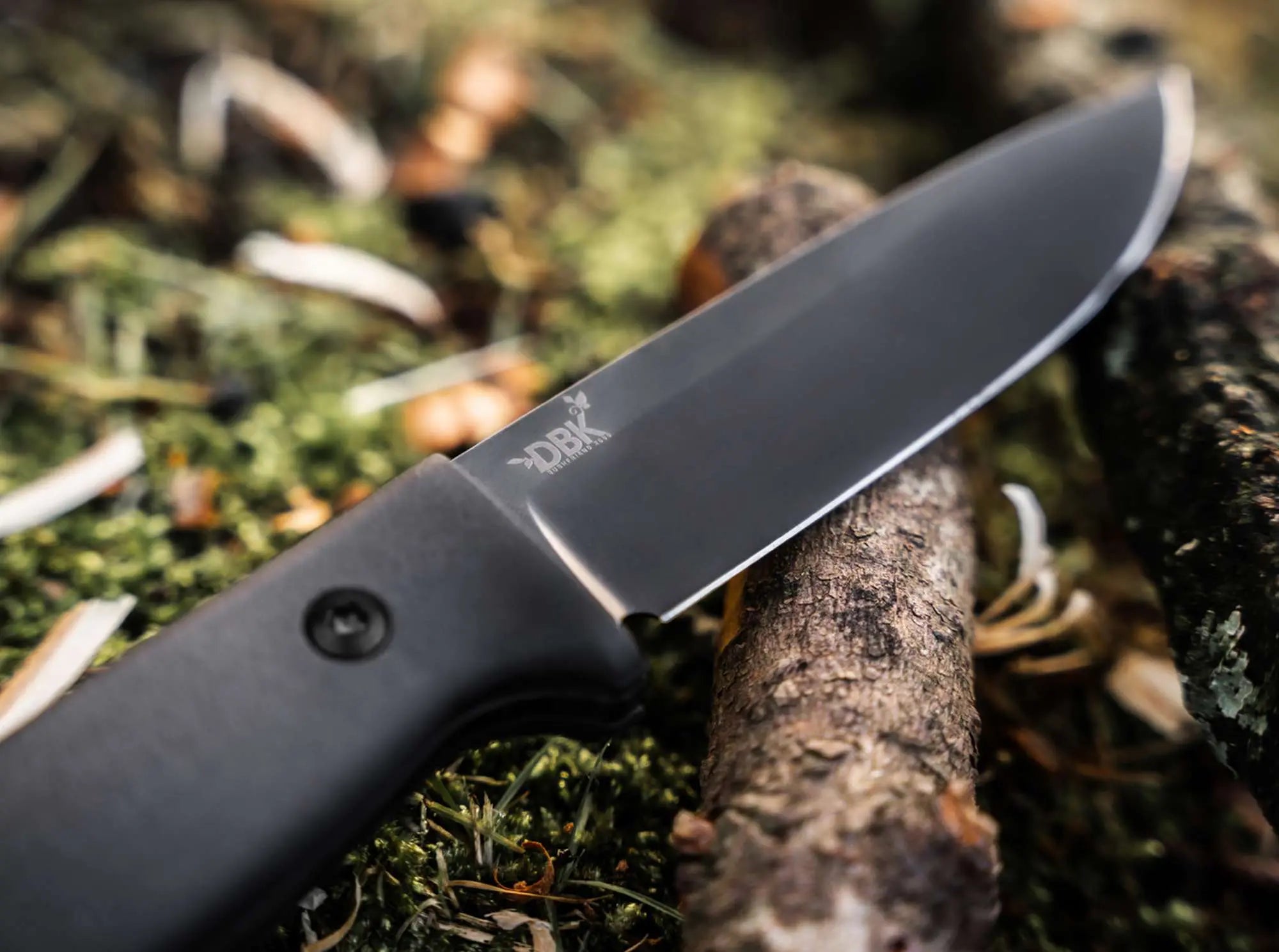 Böker DBK Bushfriend 2000 Allblack – Robustes Bushcraft Messer mit 80CrV2-Klinge & Richlite-Griff Böker Manufaktur Solingen