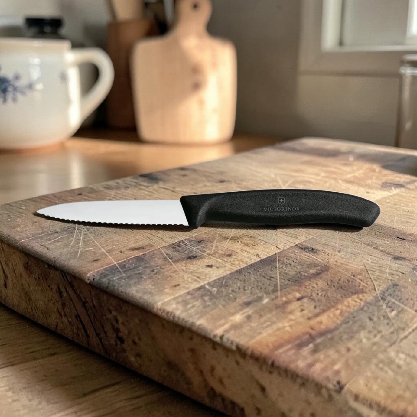 Victorinox Swiss Classic Gemüsemesser mittelspitz Wellenschliff 8 cm – Rostfrei, spülmaschinenfest, Made in Switzerland Victorinox