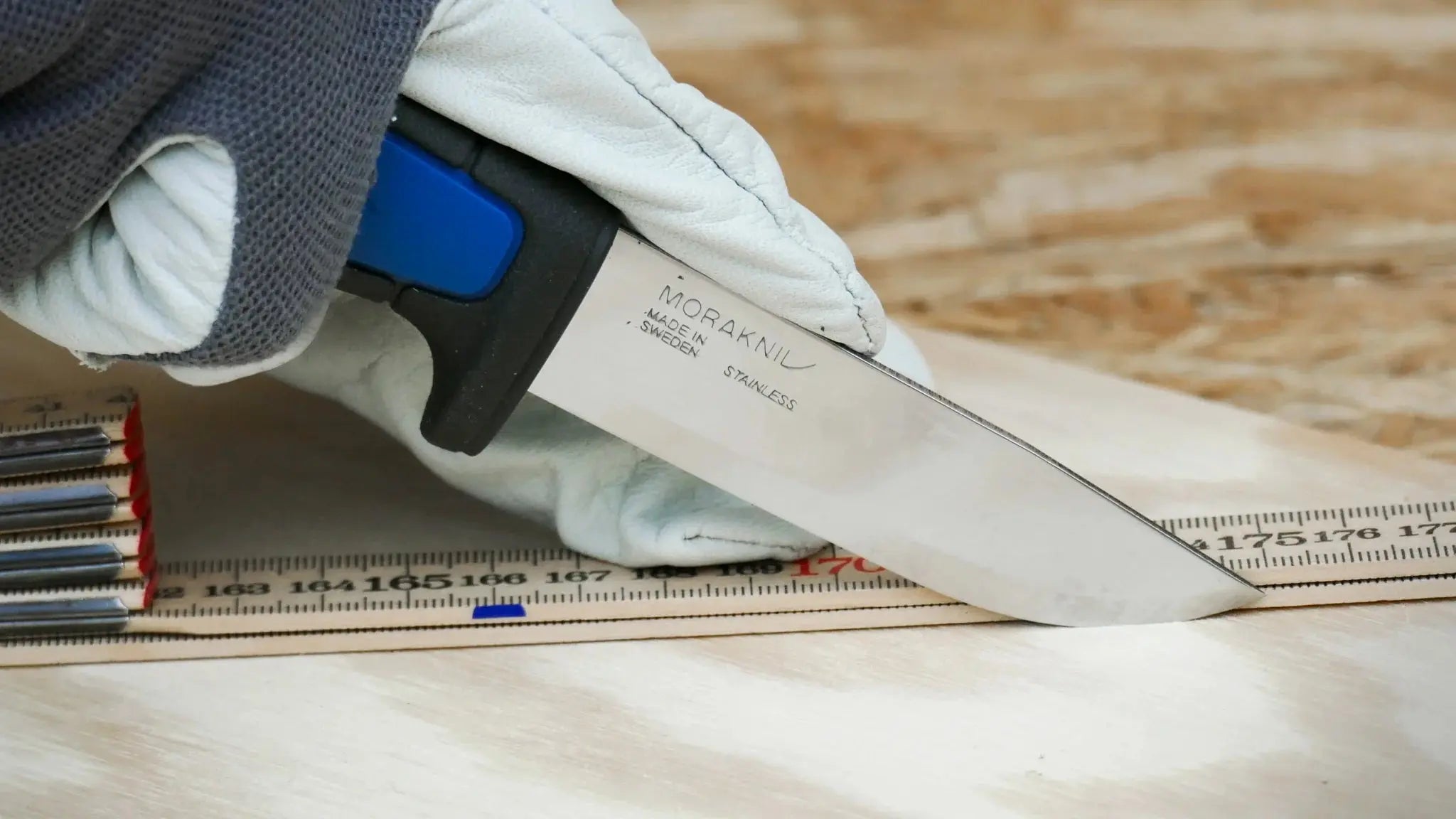 Morakniv Pro (S) Arbeitsmesser – 12C27 Edelstahl mit 2 mm Klinge & rutschfestem Griff Morakniv