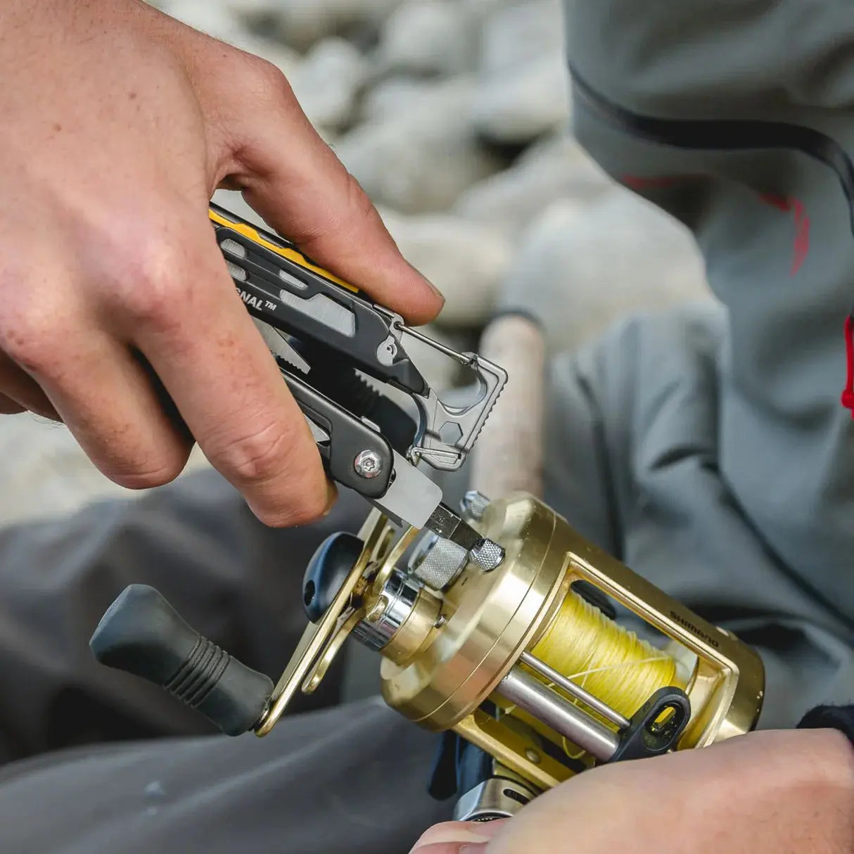Leatherman Signal® Multi-Tool Santa Fe – Outdoor-Multitool mit 19 Funktionen, Feuerstarter & Signalpfeife Leatherman
