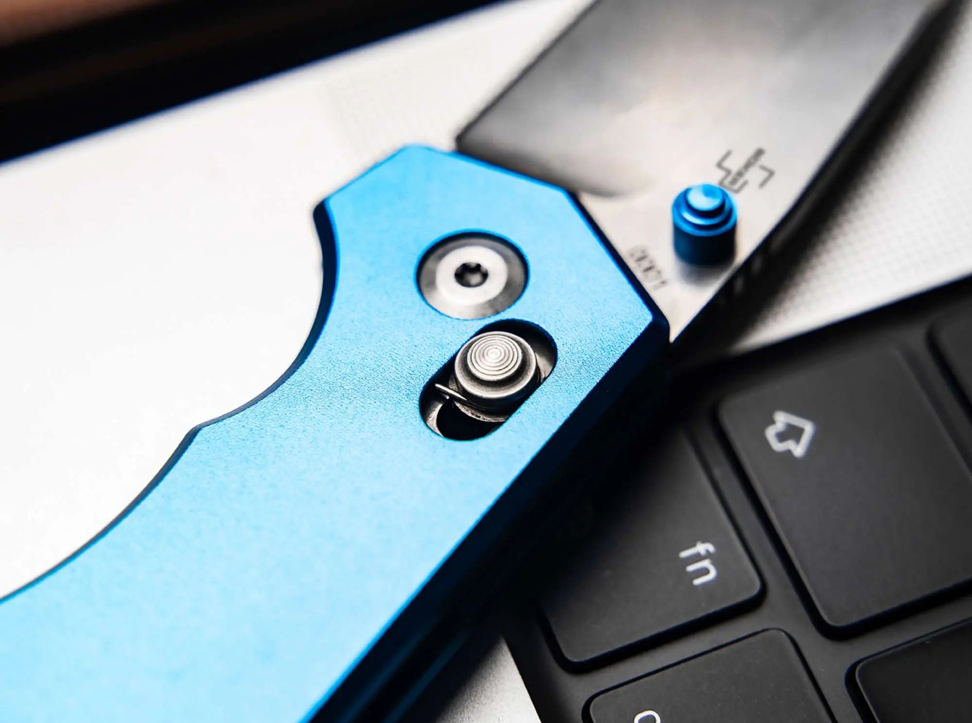 Böker Plus Rockstub Blue 14C28N Crossbar Lock Aluminium Taschenmesser Böker Plus