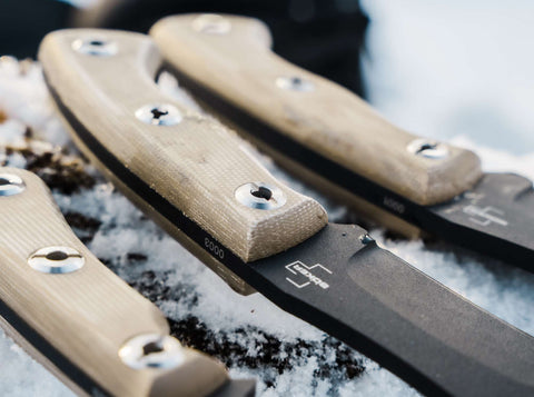 Böker Plus Tracker 2.0 – 1095 Carbonstahl, Micarta, Kydexscheide – Design Dave Wenger, Survivalmesser