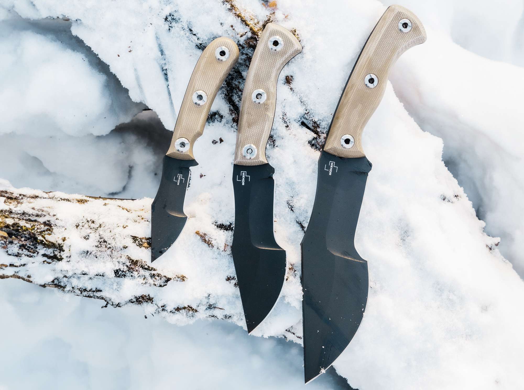 Böker Plus Tracker 2.0 – 1095 Carbonstahl, Micarta, Kydexscheide – Design Dave Wenger, Survivalmesser