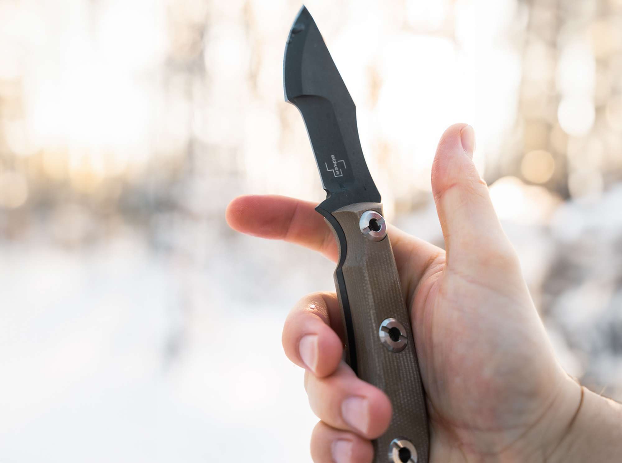 Böker Plus Micro Tracker 2.0 – Kompaktes Bushcraft- und Outdoor-Messer aus 1095 Stahl mit Micarta-Griff & Kydexscheide
