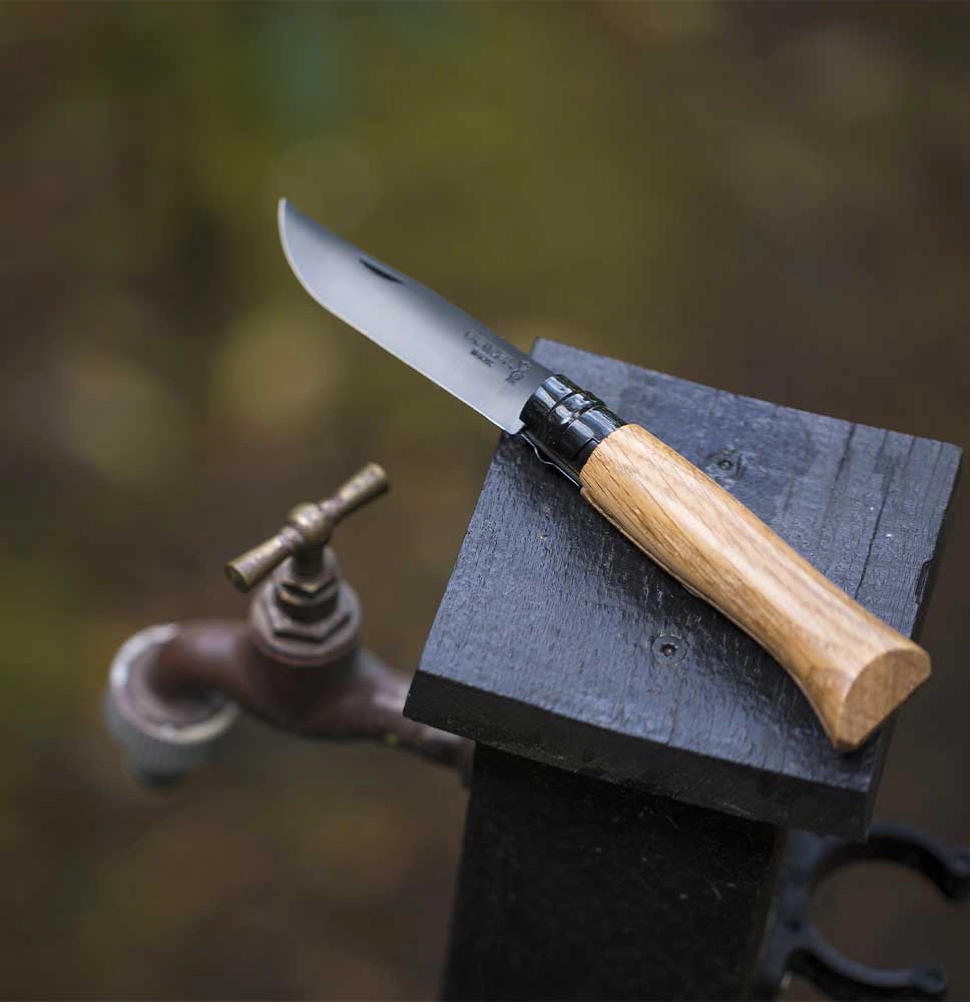 Opinel N°08 Eiche Black – Edles Taschenmesser mit schwarzer PVD-Klinge & Griff aus französischer Eiche