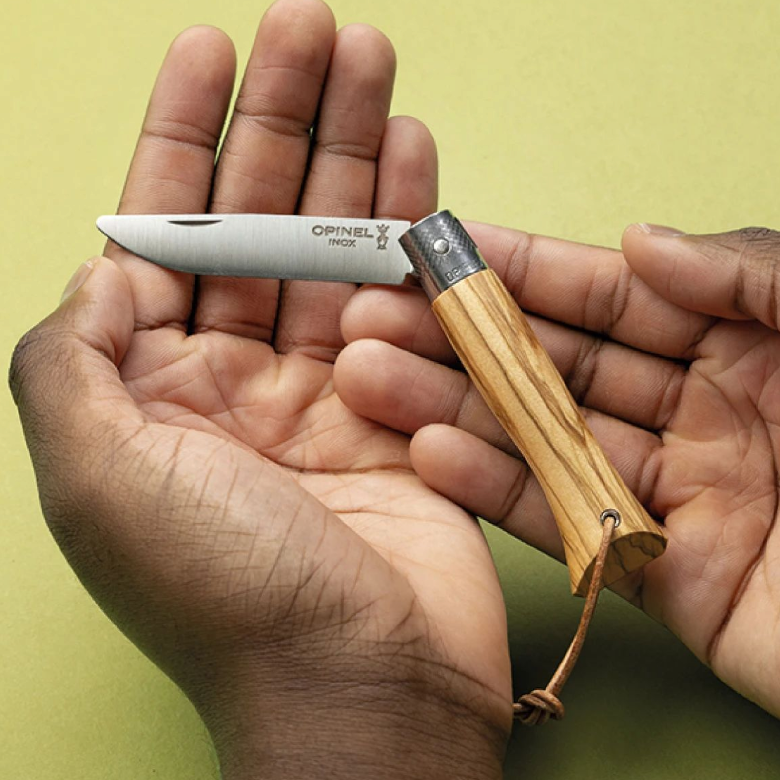 Opinel néo6 Opiflex Taschenmesser Olivenholz – 7 cm Klinge, Made in France