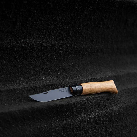 Opinel N°08 Eiche Black – Edles Taschenmesser mit schwarzer PVD-Klinge & Griff aus französischer Eiche