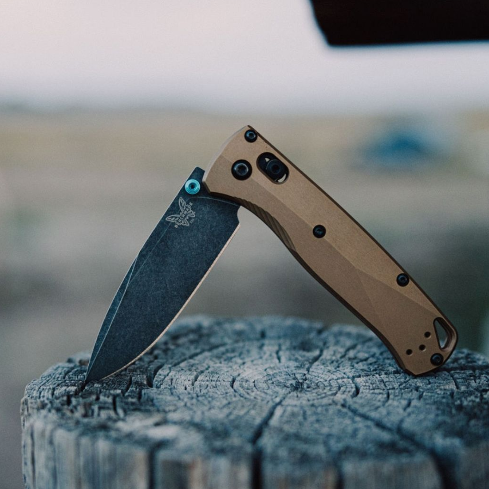 Benchmade 535BK-07 Bugout – Burnt Brass Aluminium, M390, AXIS Lock