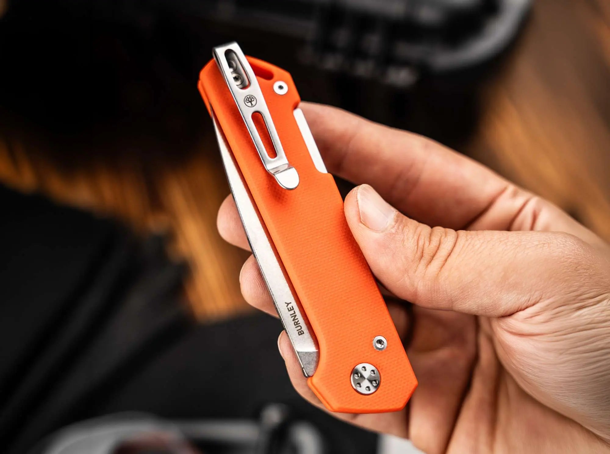 Böker Kihon Bifold G10 Orange – Griffrücken und Backlock im Detail
