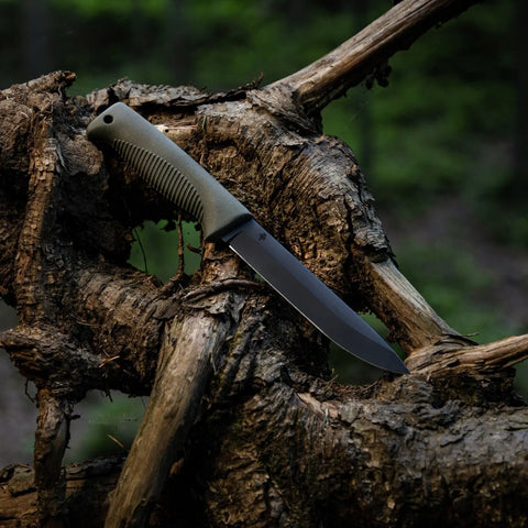 Peltonen M95 Ranger Sissipuukko Grün – Survivalmesser mit PTFE-Klinge und Kunststoffscheide