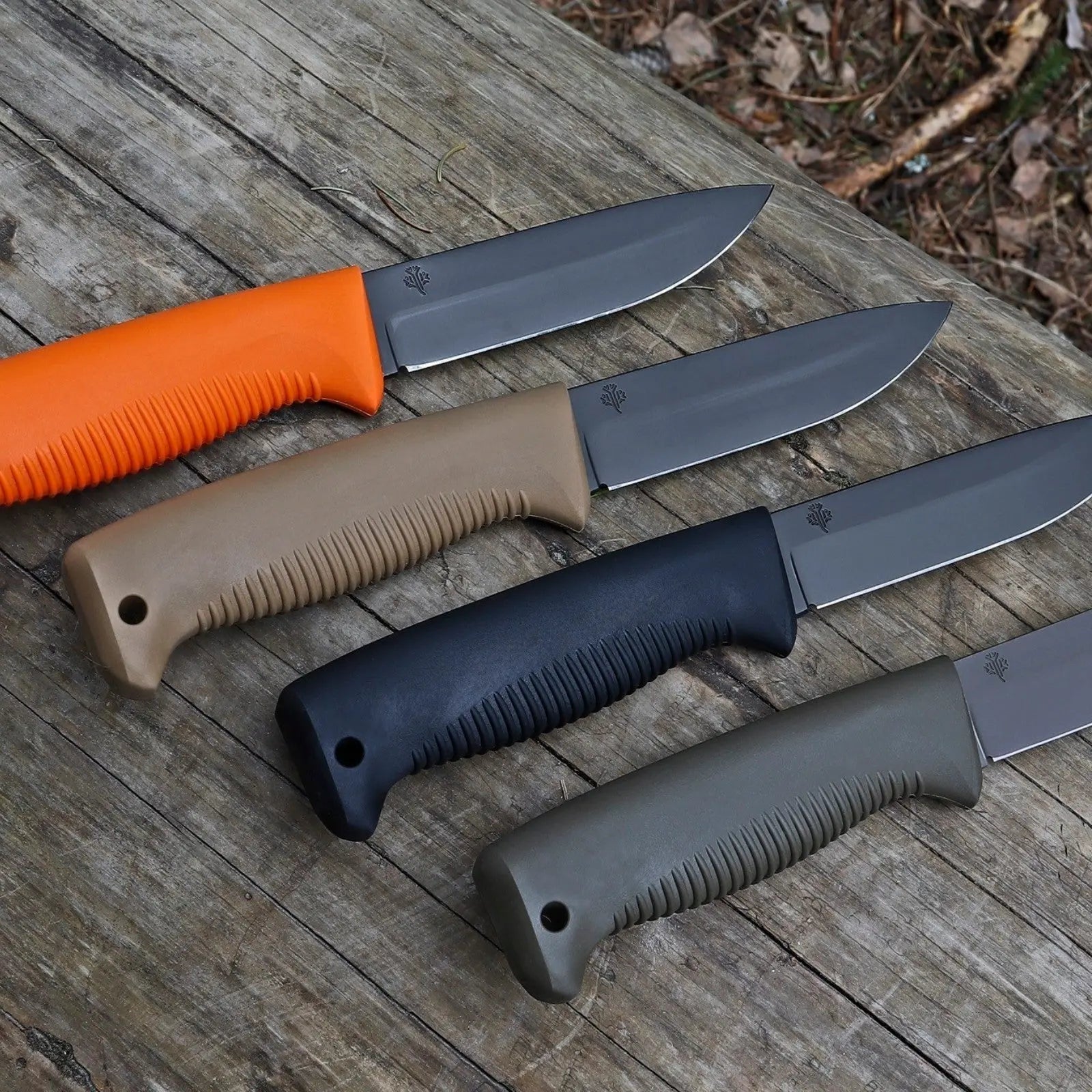 Peltonen M07 Ranger Puukko Cerakote Coyote – Survivalmesser mit Kunststoffscheide