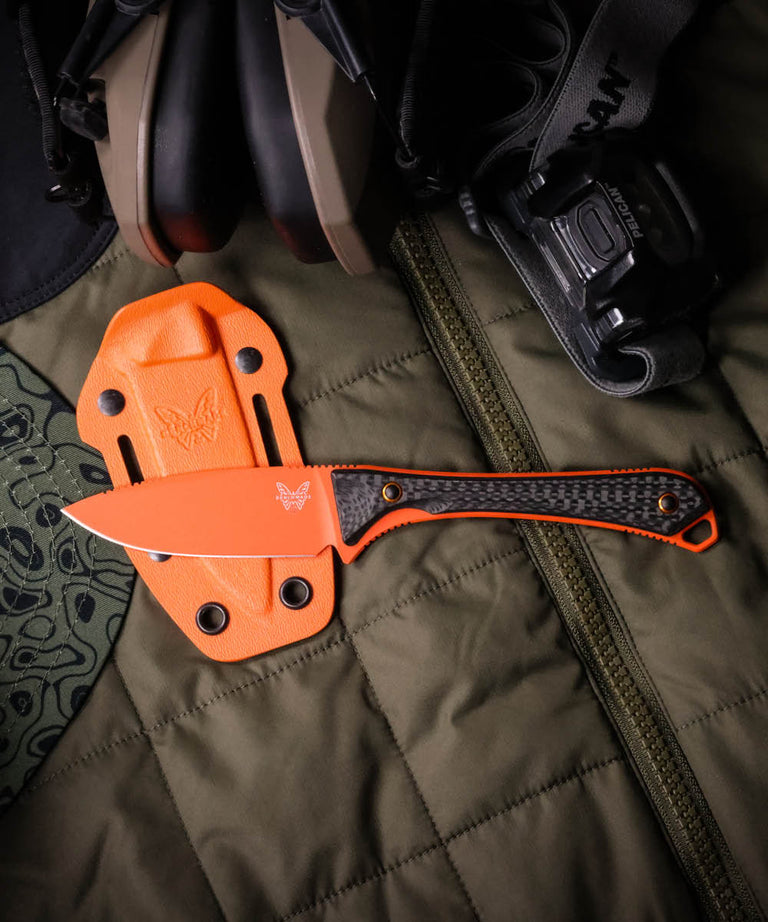 Benchmade 15201OR Altitude CPM-S90V – Ultraleichtes Jagdmesser aus Carbon