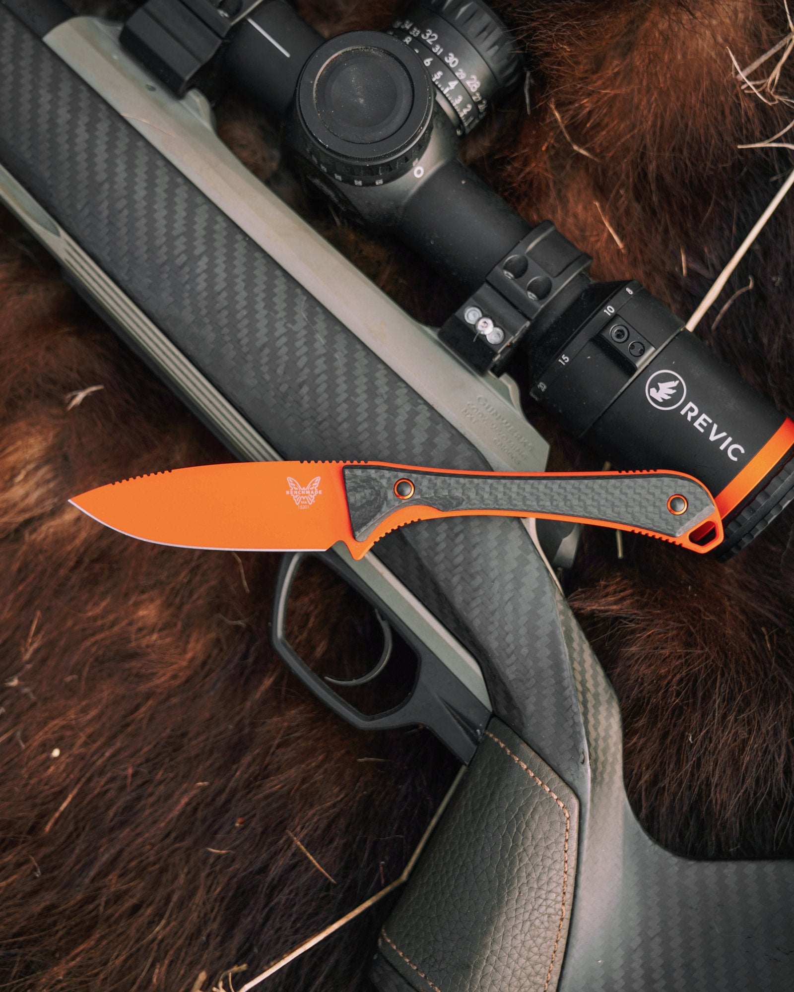 Benchmade 15201OR Altitude CPM-S90V – Ultraleichtes Jagdmesser aus Carbon