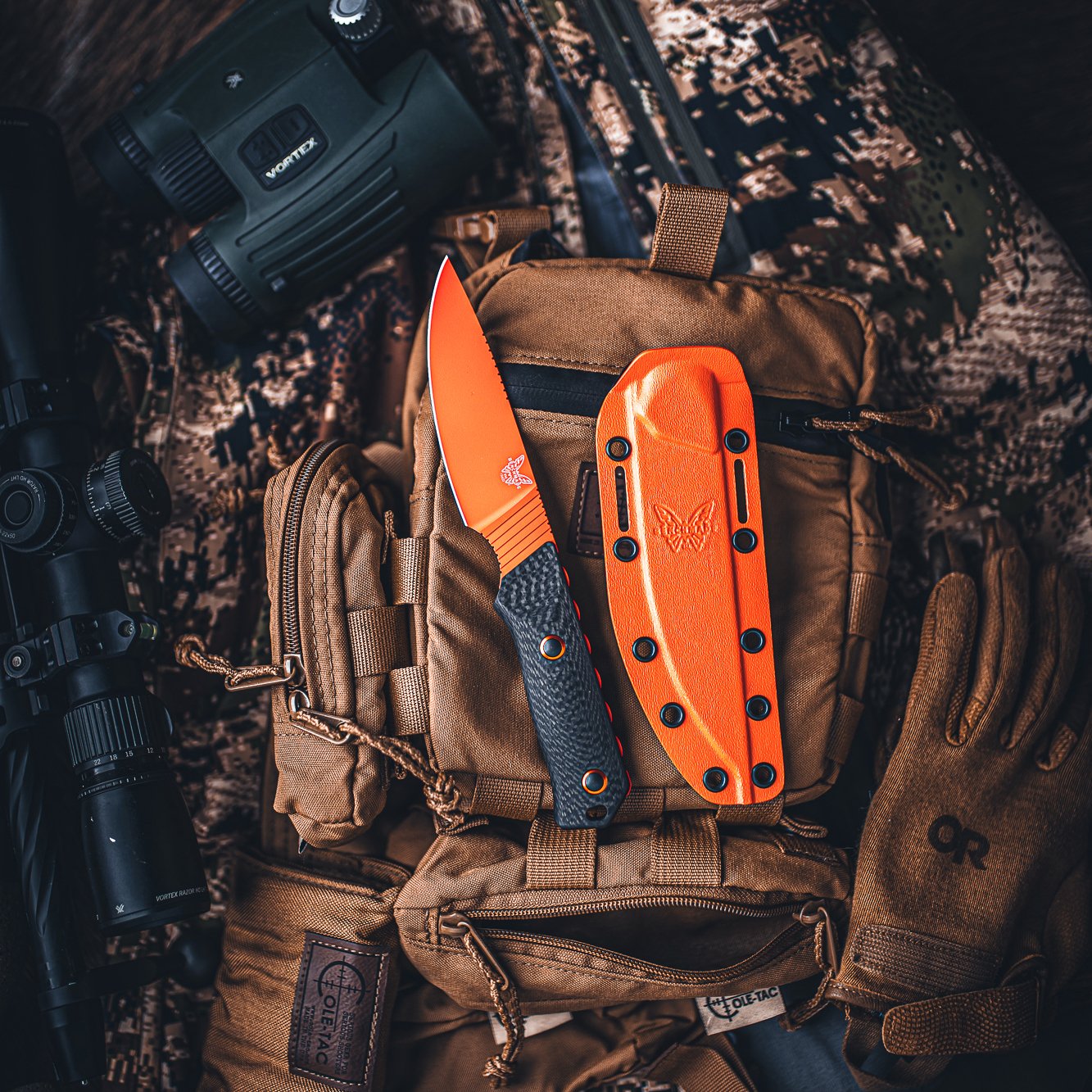 Benchmade 15600OR Raghorn CPM-CruWear – Jagdmesser mit Carbon-Griff