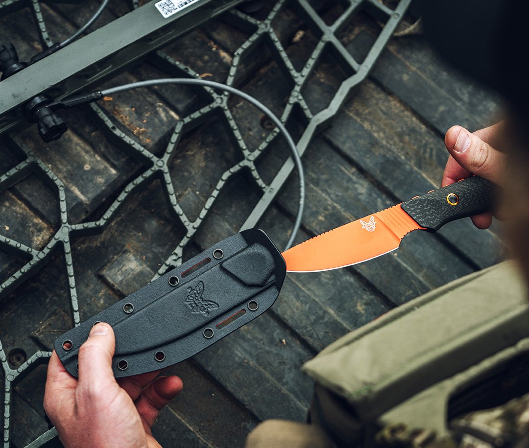 Benchmade 15600OR Raghorn CPM-CruWear – Jagdmesser mit Carbon-Griff