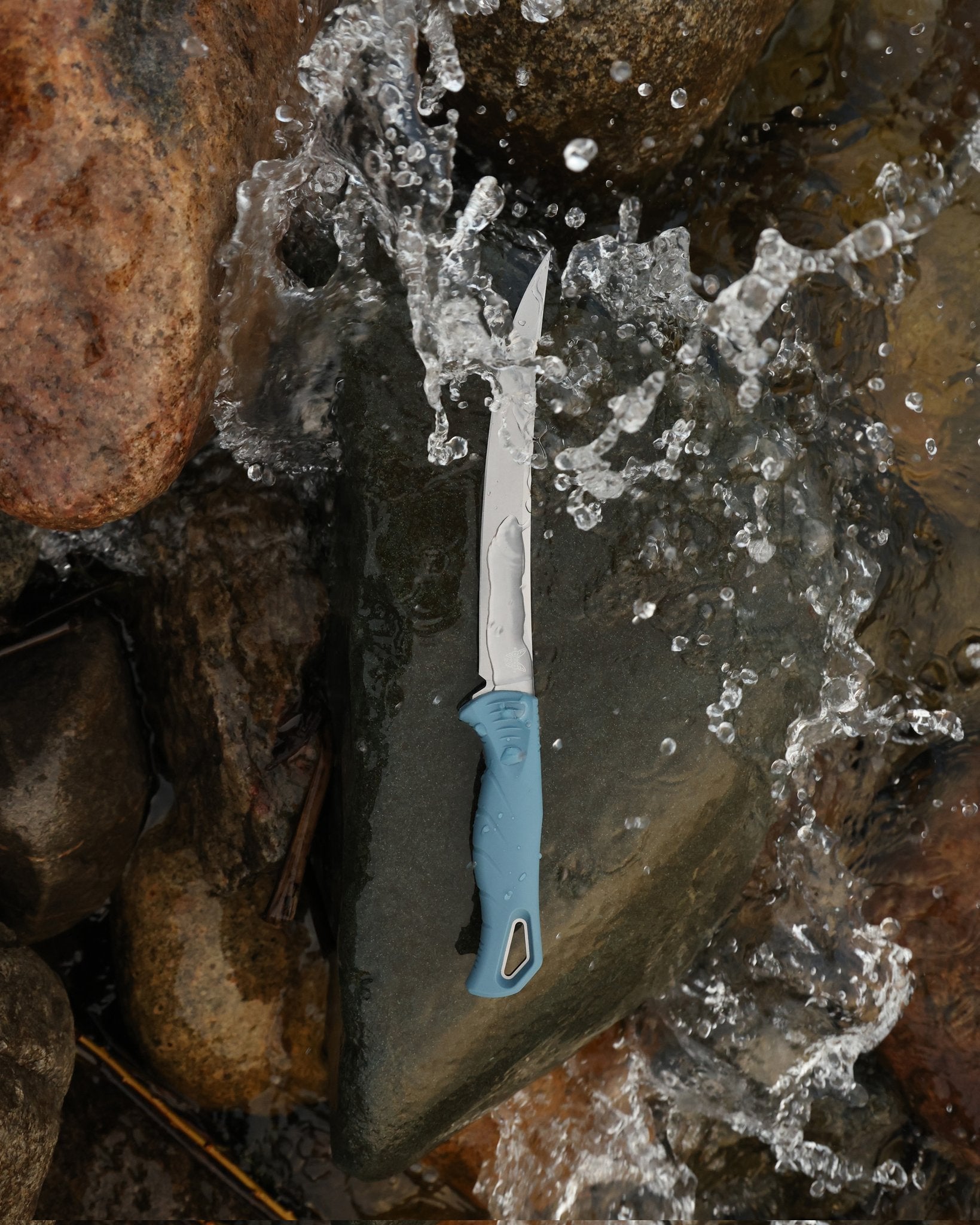 Benchmade 18020 Fishcrafter 9” – MagnaCut Filetiermesser, Blue Santoprene Griff