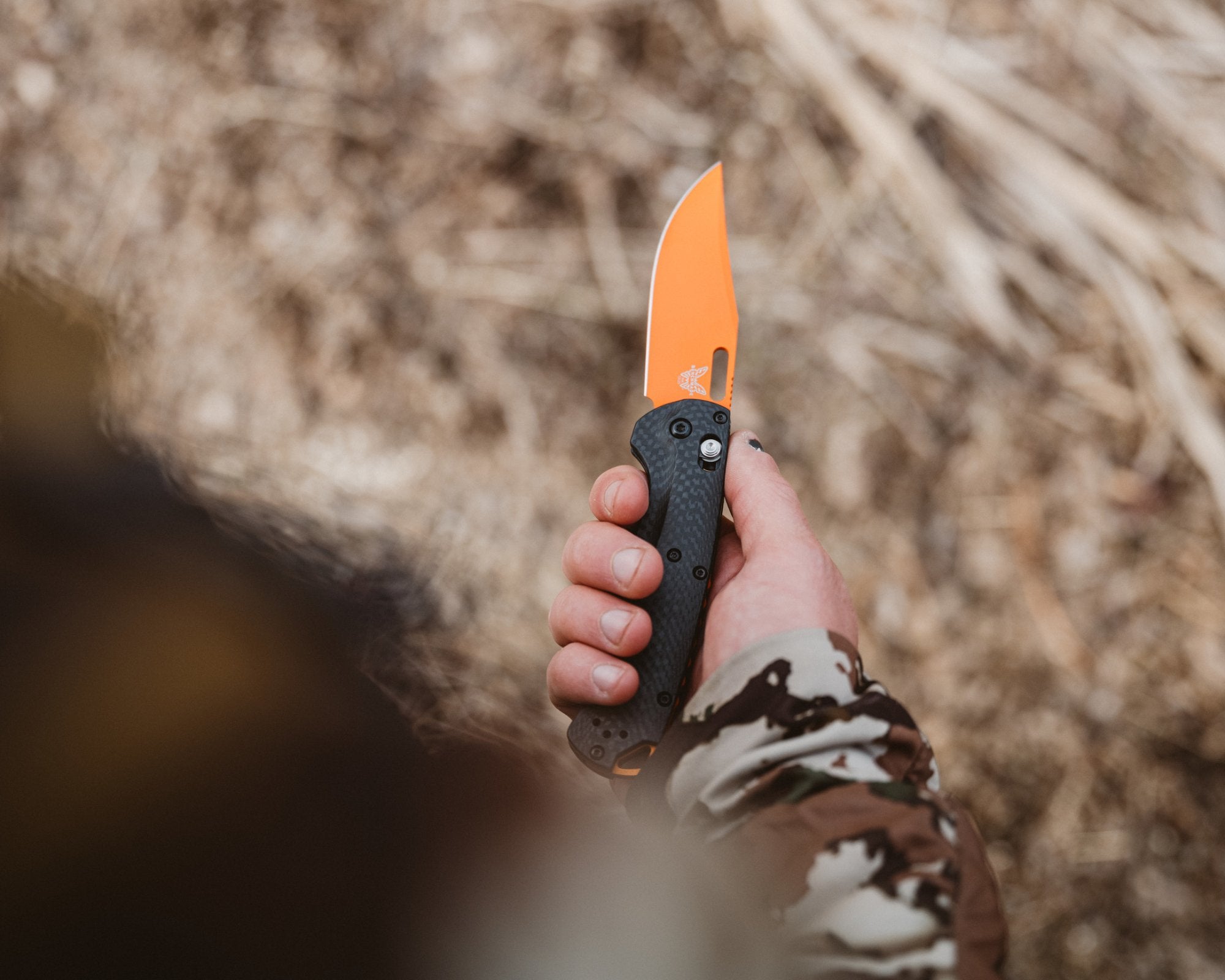 Benchmade 15535OR-01 Taggedout CPM-MagnaCut – Carbon Griff, Axis Lock