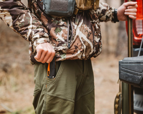 Benchmade 15535OR-01 Taggedout CPM-MagnaCut – Carbon Griff, Axis Lock