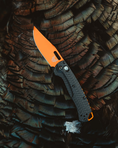 Benchmade 15535OR-01 Taggedout CPM-MagnaCut – Carbon Griff, Axis Lock