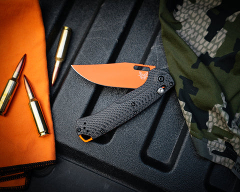 Benchmade 15535OR-01 Taggedout CPM-MagnaCut – Carbon Griff, Axis Lock