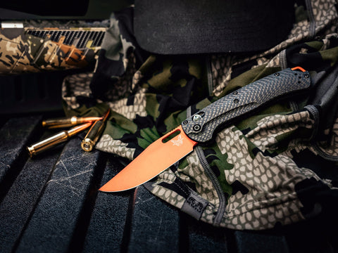 Benchmade 15535OR-01 Taggedout CPM-MagnaCut – Carbon Griff, Axis Lock