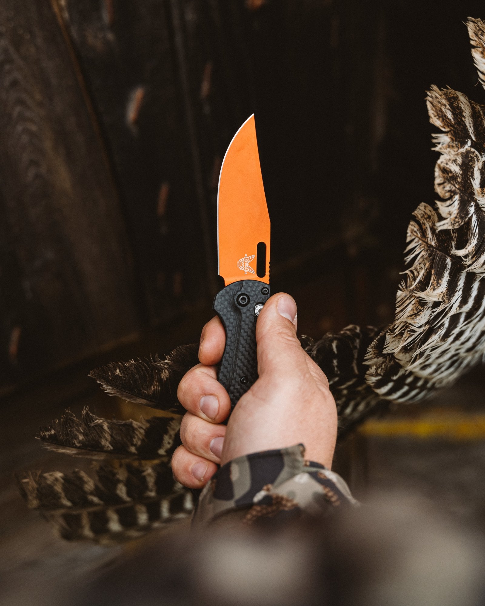 Benchmade 15535OR-01 Taggedout CPM-MagnaCut – Carbon Griff, Axis Lock