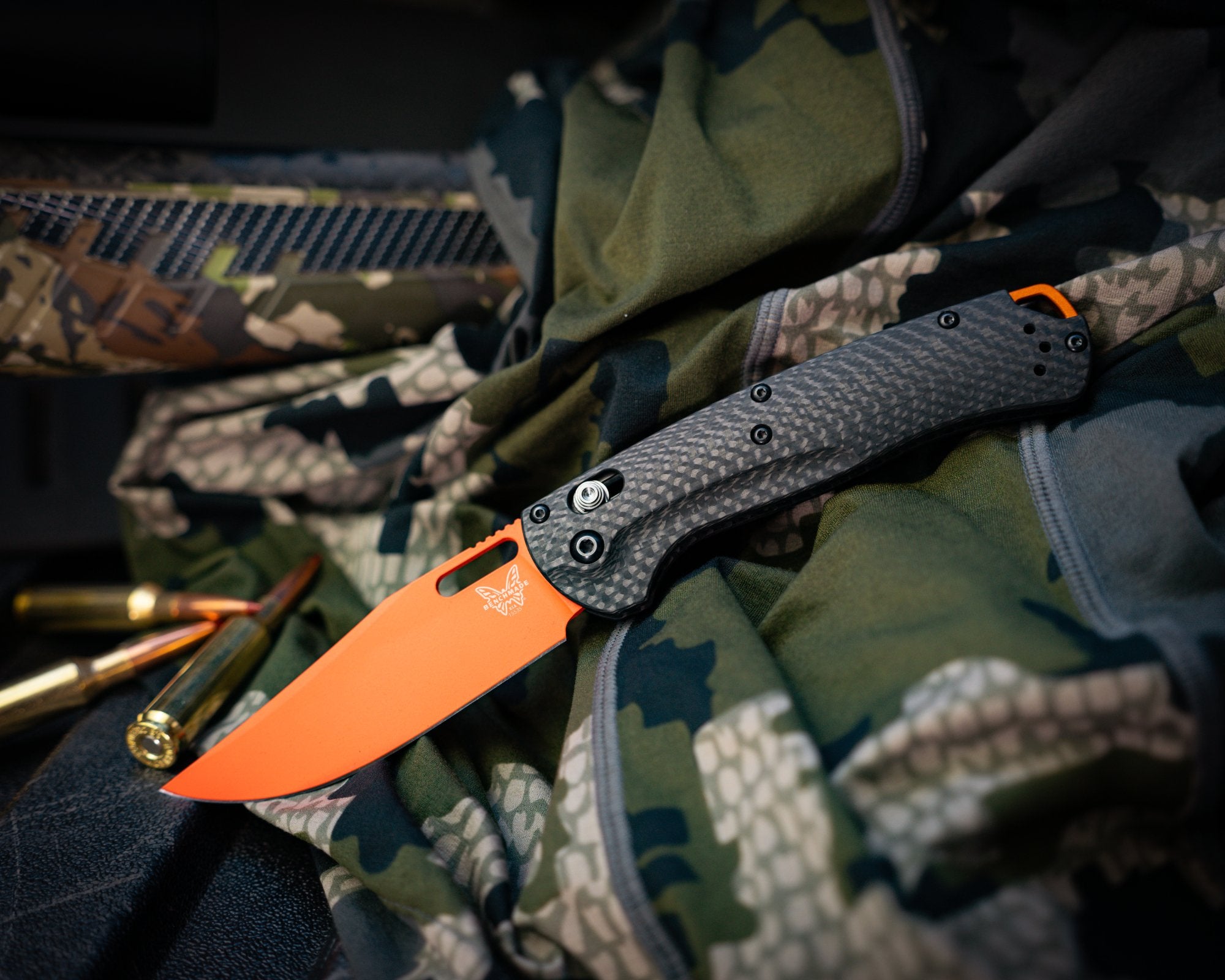 Benchmade 15535OR-01 Taggedout CPM-MagnaCut – Carbon Griff, Axis Lock