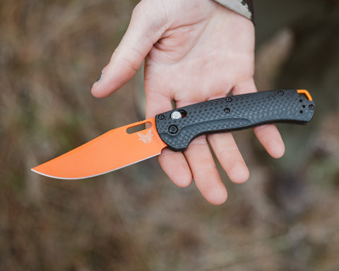 Benchmade 15535OR-01 Taggedout CPM-MagnaCut – Carbon Griff, Axis Lock