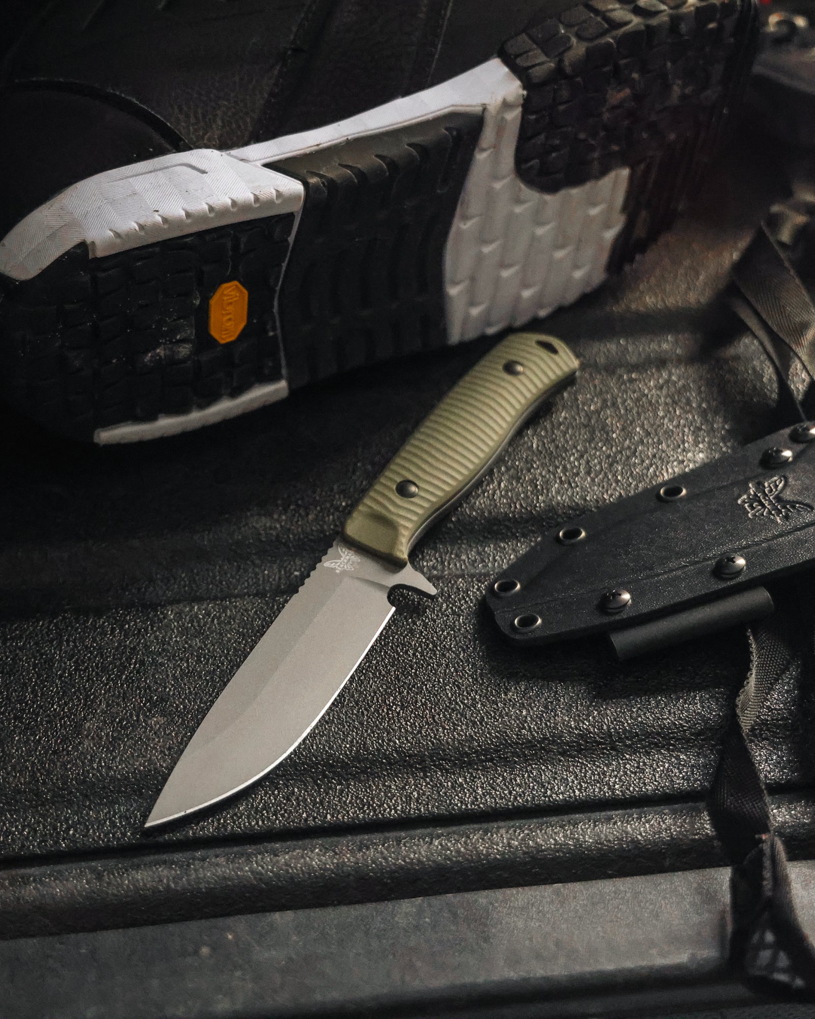 Benchmade 539GY Anonimus – CPM-CruWear Bushcraft Messer, OD Green G10 Griff