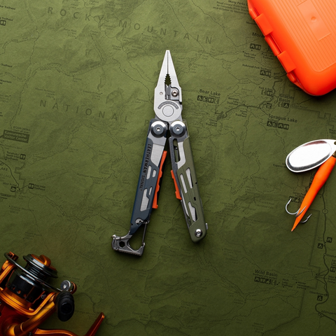 Leatherman Signal® Tundrascape Multi-Tool  – Outdoor-Multitool mit 19 Funktionen, Feuerstarter & Signalpfeife