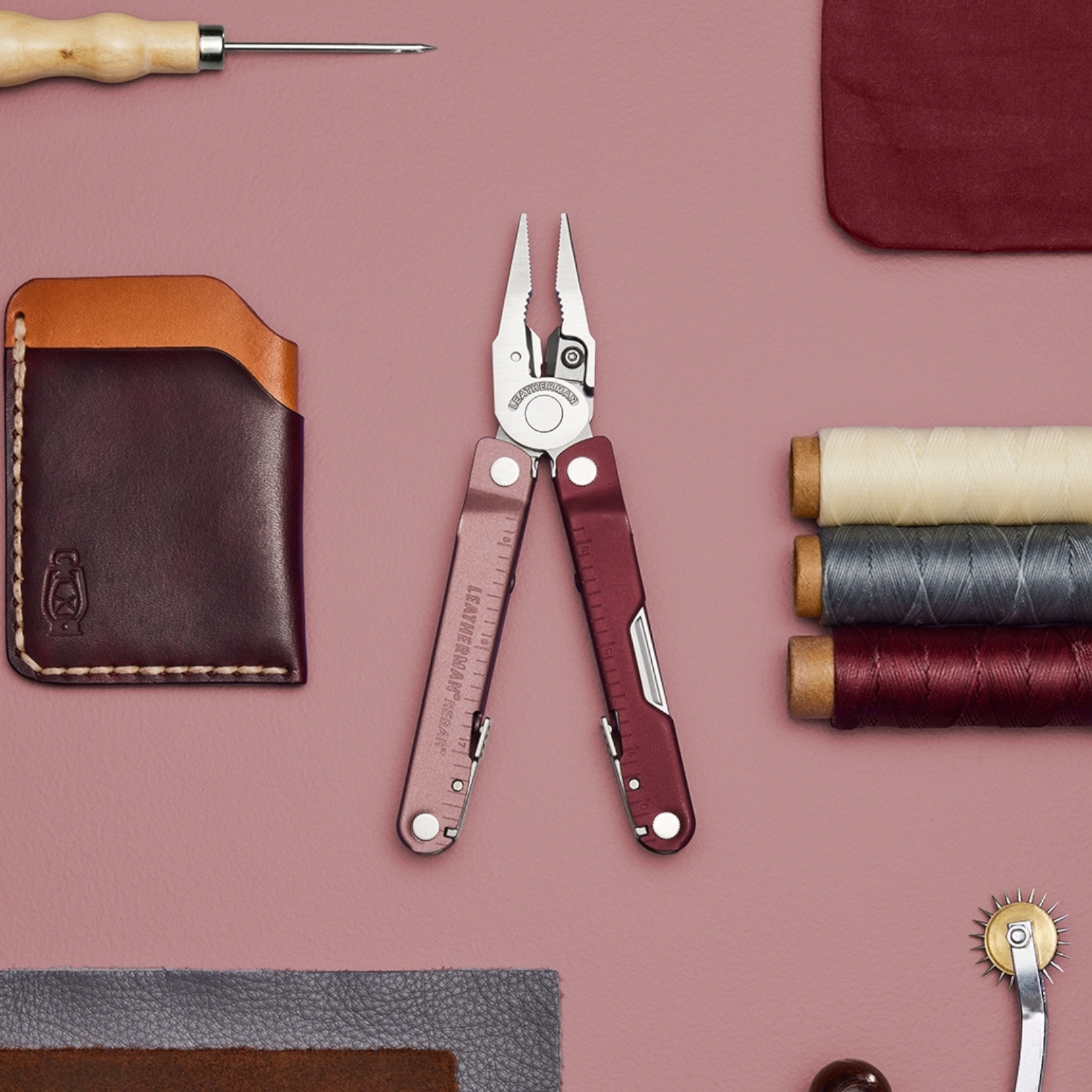 Leatherman Rebar® Heathered Cranberry 17 tools