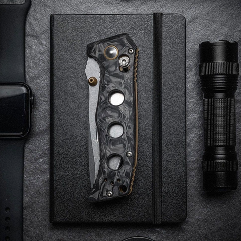 Benchmade 273-03 Mini Adamas – CPM-MagnaCut | Carbon Fiber | AXIS Lock