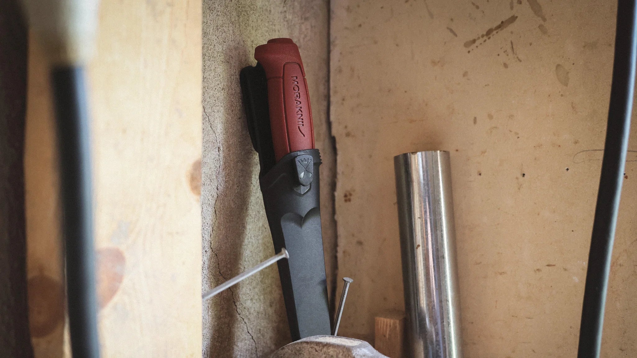 Morakniv Basic 511 (C) Arbeitsmesser – Carbonstahl 2 mm Klinge mit Scandi-Schliff | Made in Sweden