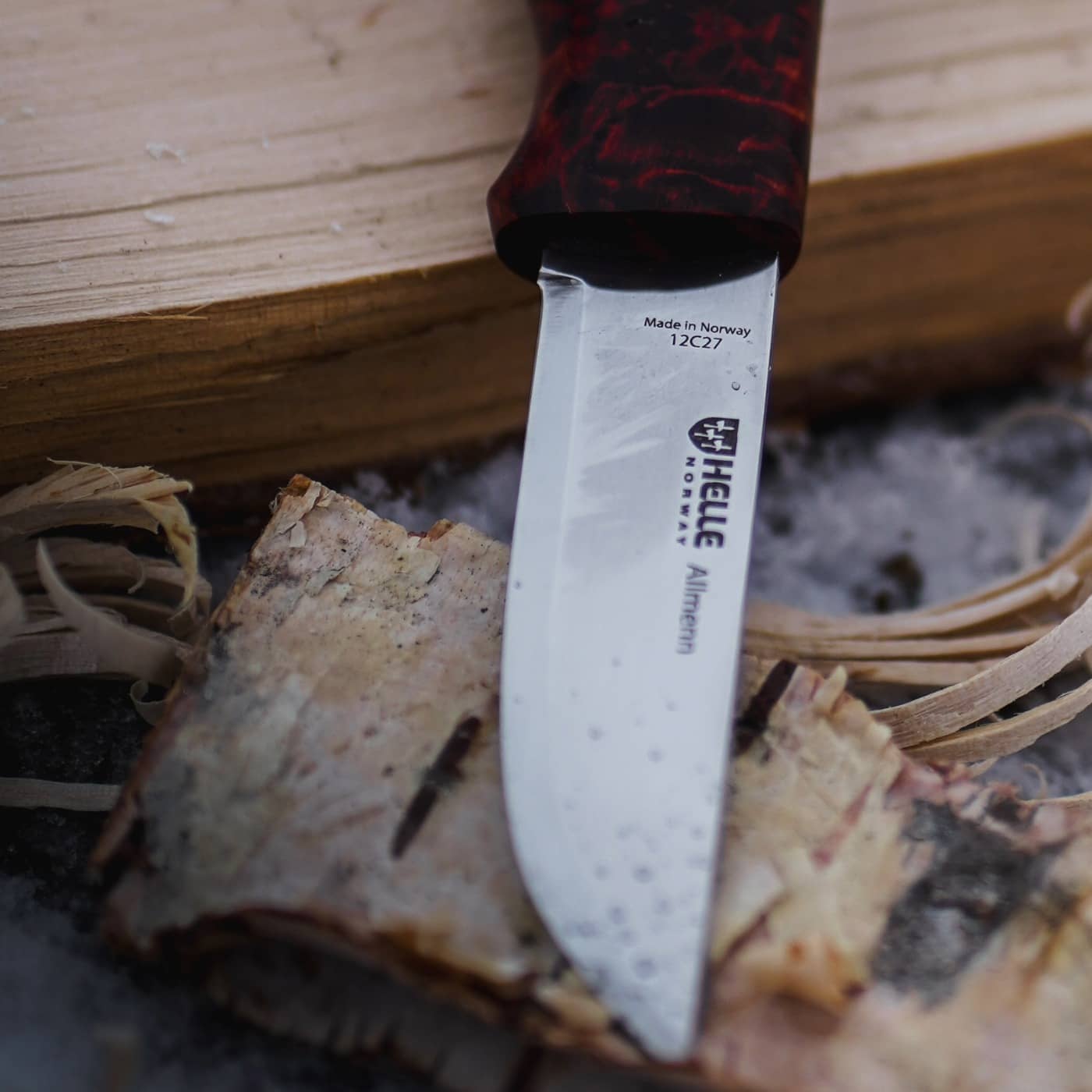 Helle Allmenn Messer 12C27 Scandi Curly Birch Outdoor Knife Norwegen + Lederscheide