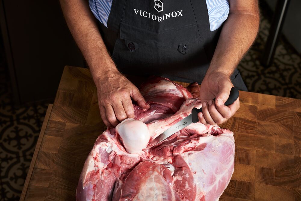 Victorinox Fibrox Ausbeinmesser 15 cm (gerade) – präzises Zerlegen mit Profi-Qualität 5.6003.15B