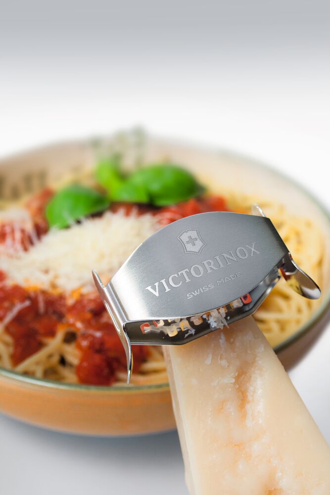 Victorinox Käsereibe aus Metall – Kompakte Küchenreibe, spülmaschinengeeignet 7.6076