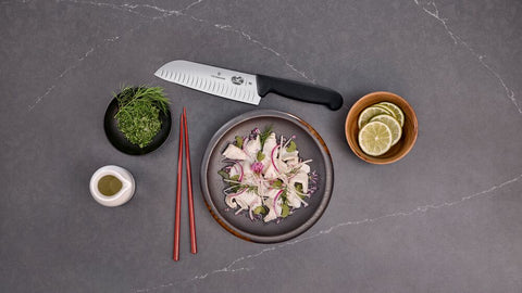 Victorinox Fibrox Santokumesser 17 cm – Profi-Küchenmesser mit Kullenschliff