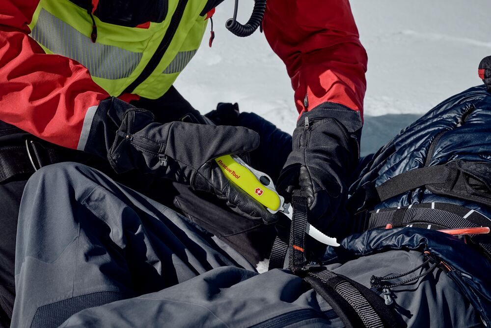 Victorinox RESCUE TOOL MW FALTSCHACHTEL NEONGELB 13 Funktionen