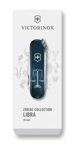 Victorinox Classic SD Zodiac Sternzeichen-Motiv in der Nahaufnahme