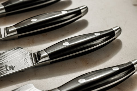 KAI Shun Nagare Black Santoku 18 cm – NDC-0702S | Premium Damastmesser