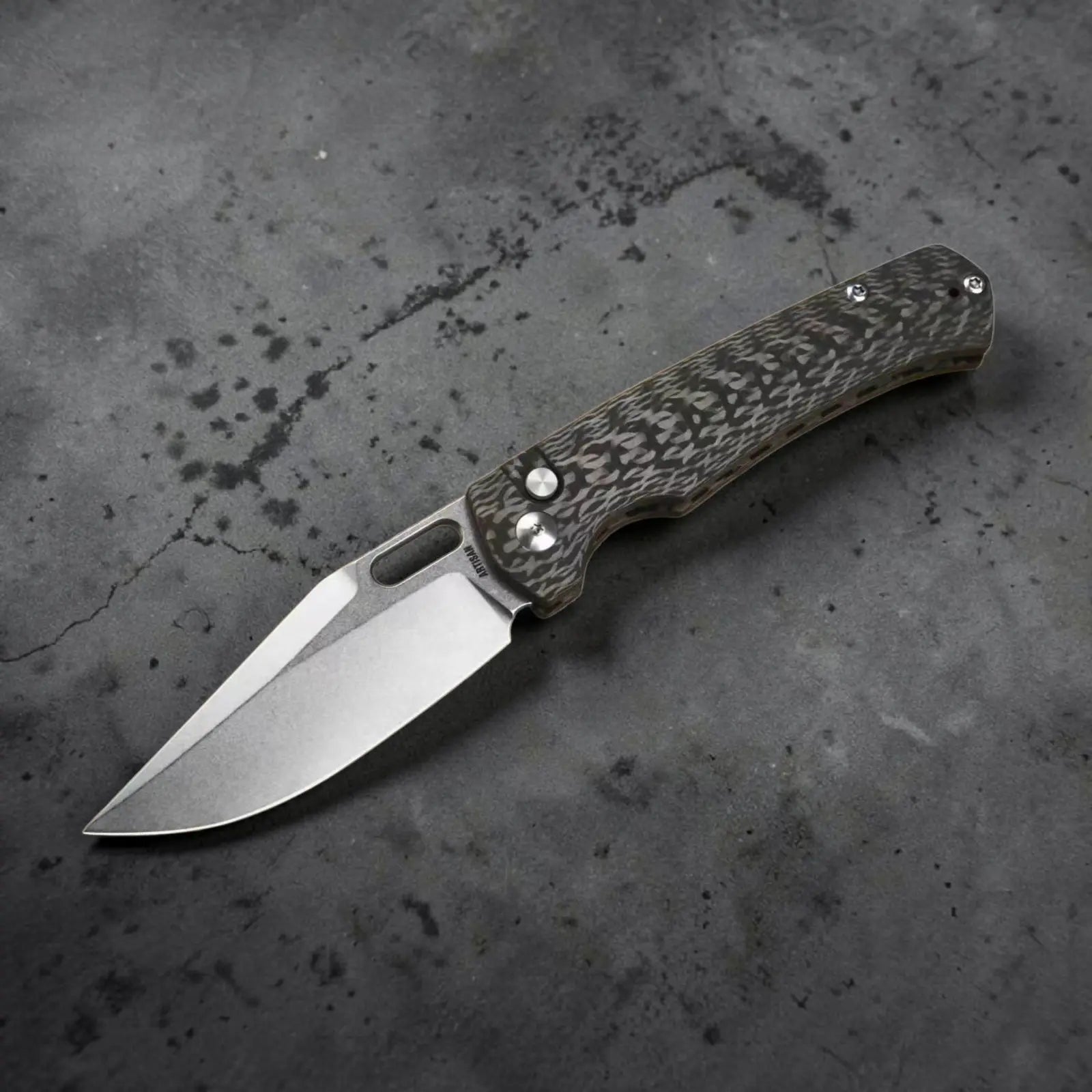 Artisan Revel Limited 1867 Stone Wash – Limitiertes Klappmesser mit AR-SFII & Carbon Fiber ArtisanCutlery