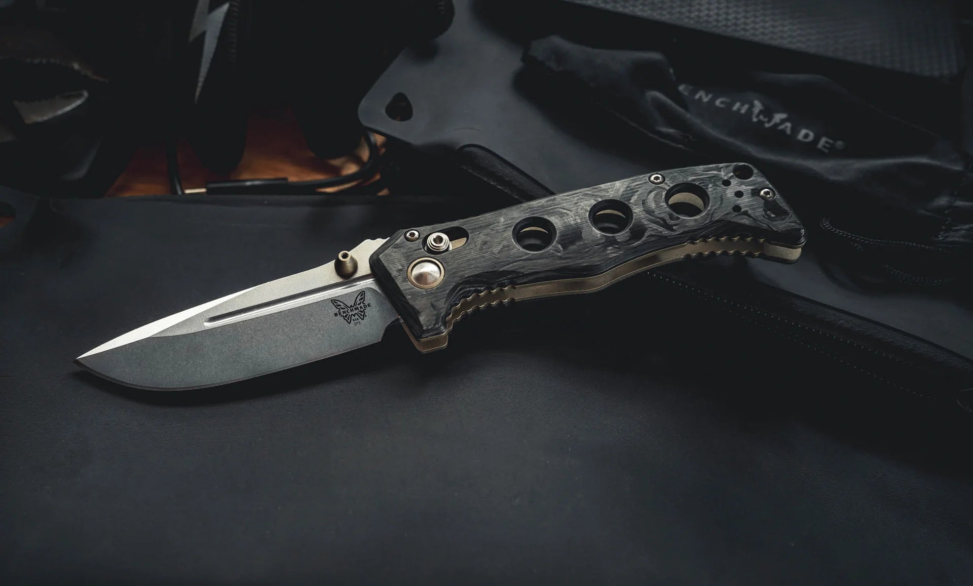 Benchmade 273-03 Mini Adamas – CPM-MagnaCut | Carbon Fiber | AXIS Lock