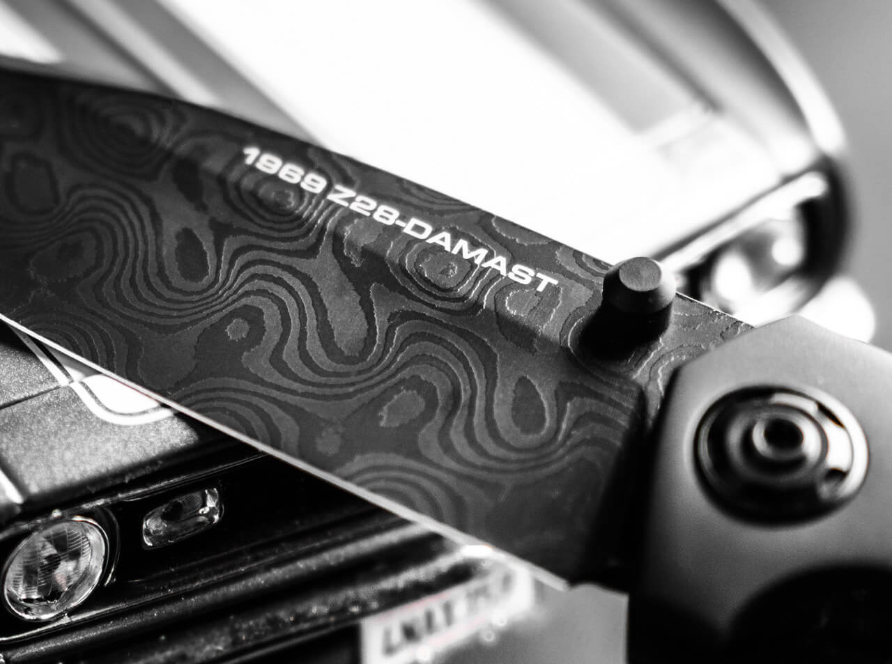 Böker 1969 Z28-Damast Shadow – Limitiertes Taschenmesser mit 80-lagiger Damastklinge & Aluminiumgriff