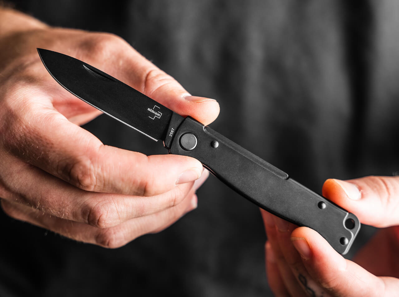 Böker Plus Atlas All Black – Slipjoint Taschenmesser 12C27, Schwarz, legal führbar