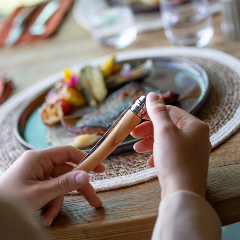 Opinel Effilé 10 Olivenholz Slim Messer Geschenkset mit Etui & Box