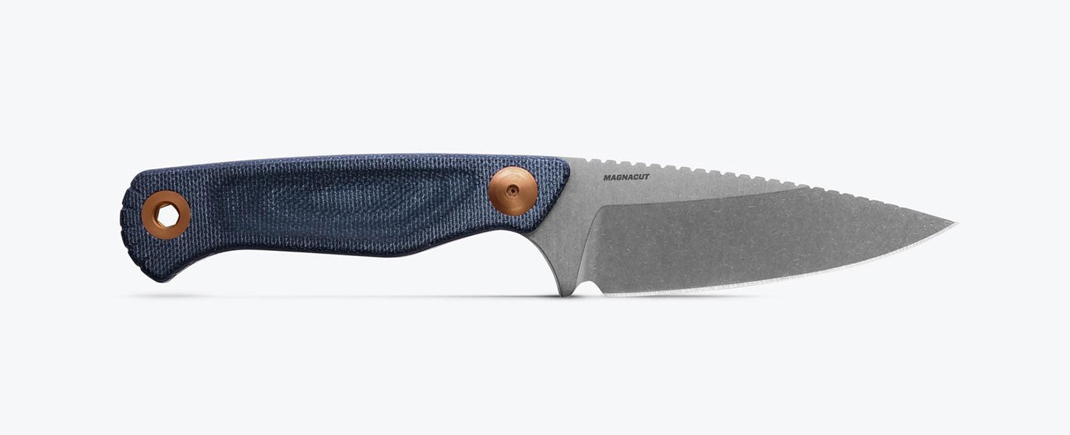 Benchmade 203-04 Dacian Stonewash – MagnaCut Fixed Blade mit Denim Micarta & Lederscheide